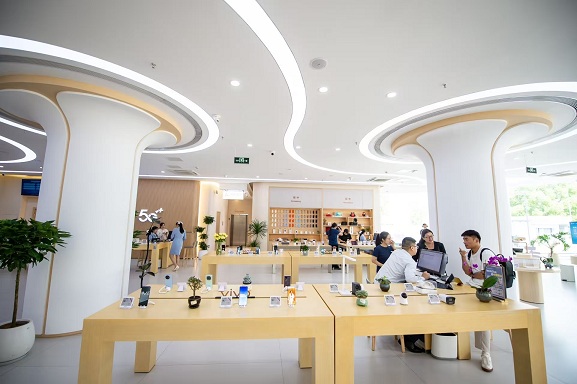 【2】打破传统柜台式服务,与客户距离更近.jpg 【2】打破传统柜台式服务,与客户距离更近.jpg