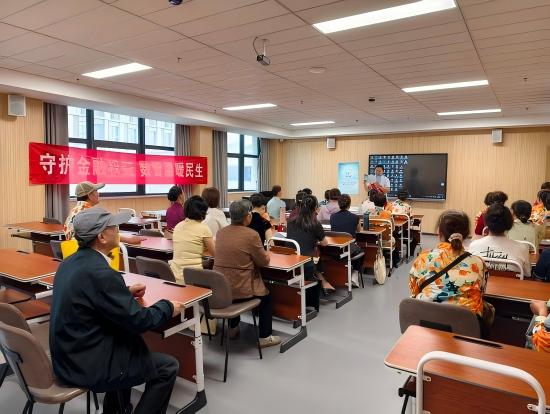附图1：农行盐城分行组织宣讲团队走进各县区老年大学普及金融知识1(1).jpg